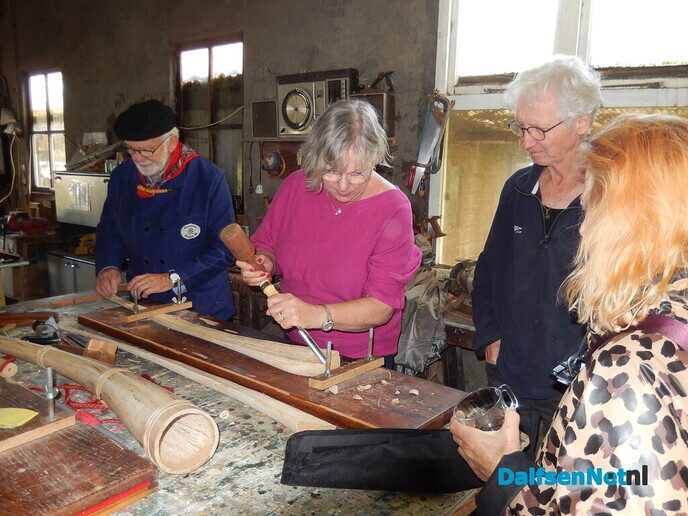 Veel belangstelling voor open middag workshop midwinterhoorn - Foto: Willy