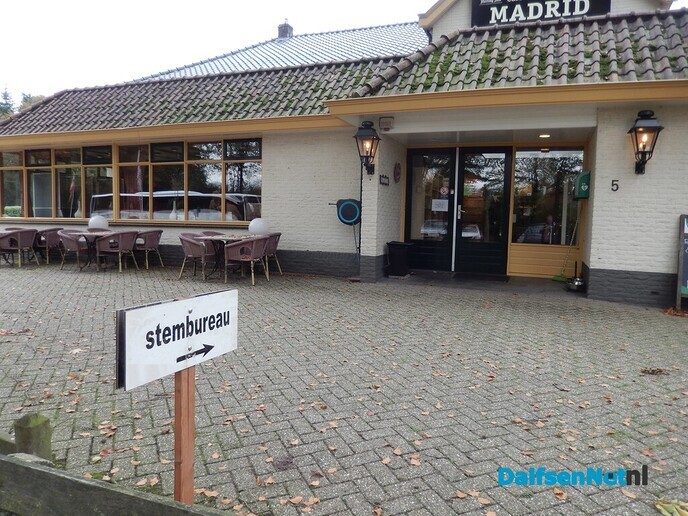 Stemmen ook in Hessum - Foto: Willy