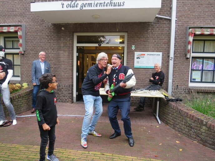 Burgemeester geeft rockend startsein voor expositie Rolling Stones - Foto: Ingezonden foto