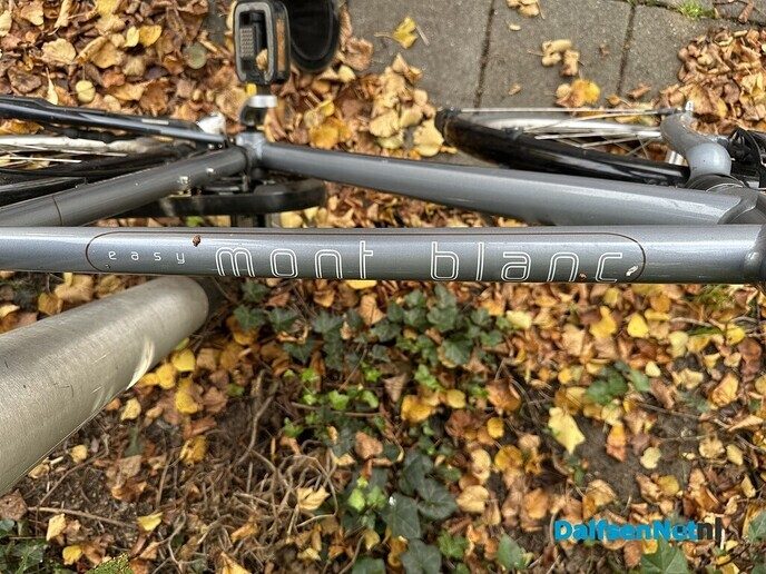 Fiets tegen lantaarnpaal - Foto: Ingezonden foto
