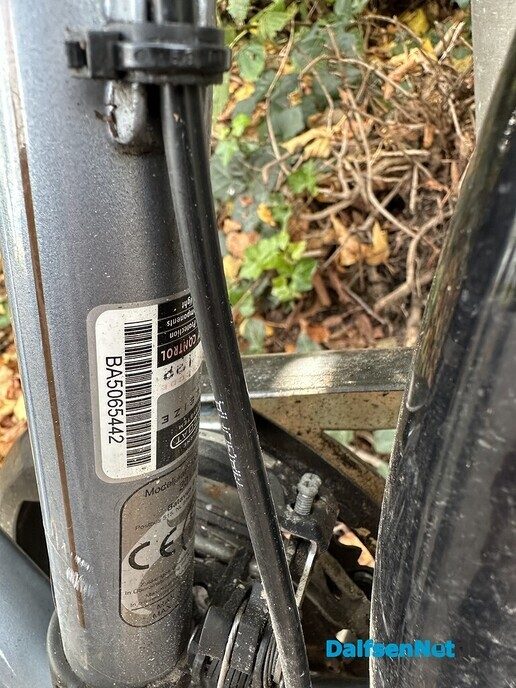 Fiets tegen lantaarnpaal - Foto: Ingezonden foto