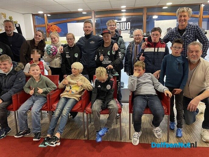 Dwars, Vrienden van SV Dalfsen een middag om nooit te vergeten - Foto: Ingezonden foto