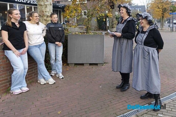 Meerdere cheques uitgereikt door Stichting 250 jaar Hoonhorst - Foto: Paul Scholten