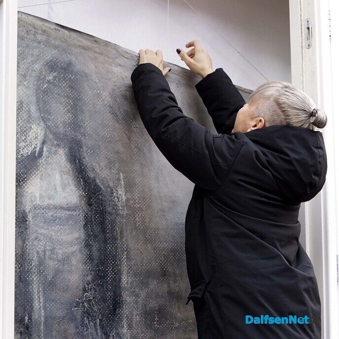 Hinke Oosten exposeert in vitrines AH Dalfsen - Foto: Paul Scholten