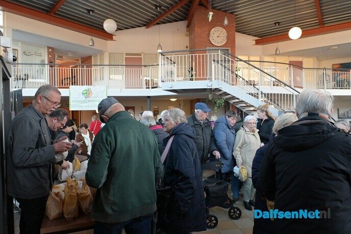 Een drukte van belang bij de bazaar van Rosengaerde - Foto: Johan Bokma