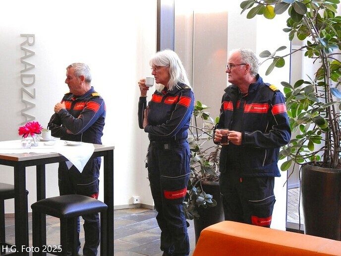 Drie personen onderscheiden met bronzen erepenning