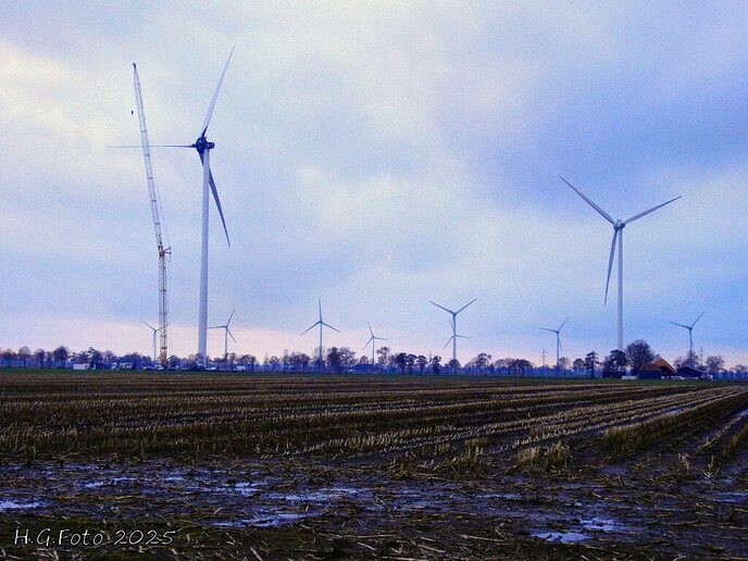 Demontage windturbine weer een stapje verder.