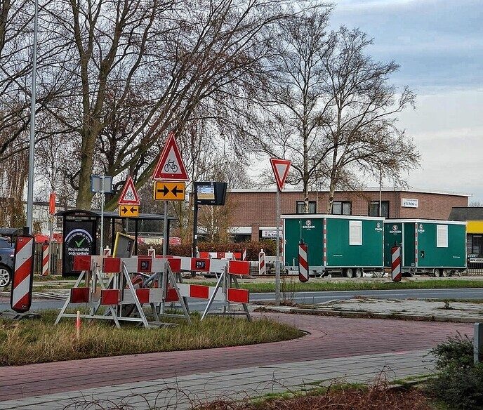 Vanaf morgen is de weg afgesloten - Foto: Femmie Smink