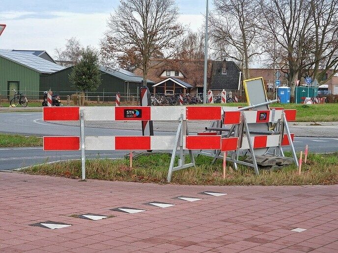 Vanaf morgen is de weg afgesloten - Foto: Femmie Smink