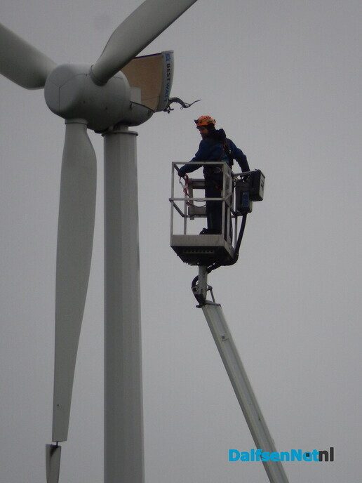 Met de klus moet je geen hoogtevrees hebben - Foto: Willy