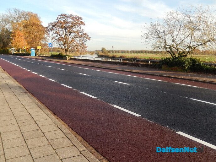 De wegenbouwers met groot materiaal in Dalfsen - Foto: Willy