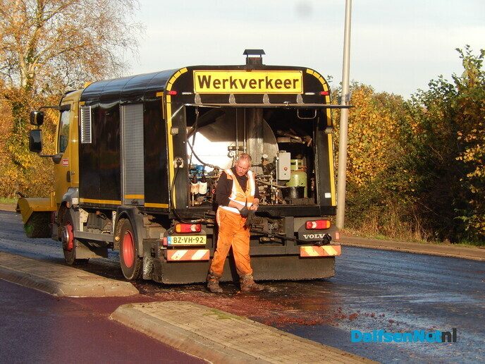 De wegenbouwers met groot materiaal in Dalfsen - Foto: Willy