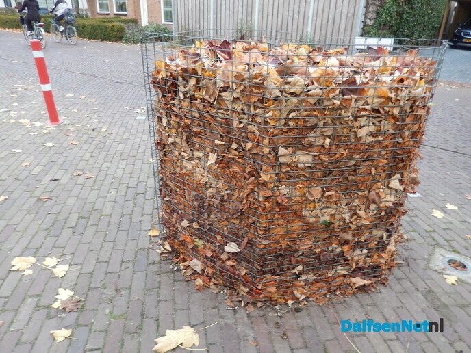 Opruimen parochieblad - Foto: Willy
