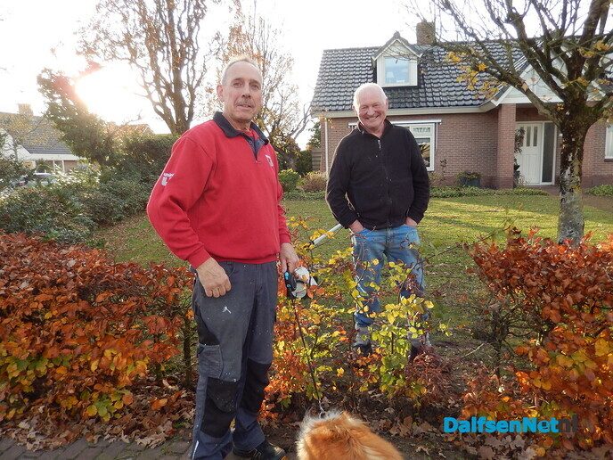 Langs de straat praat - Foto: Willy