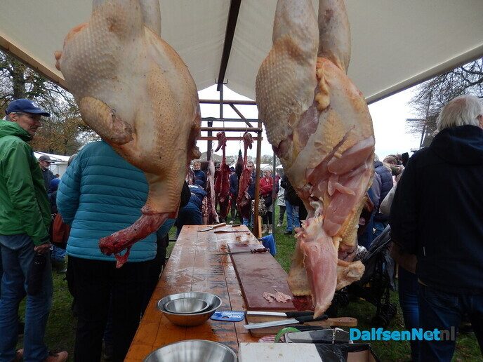 Het was weer een gezellige markt in Vilsteren - Foto: Willy