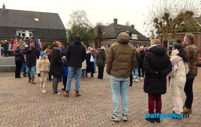 Warm welkom Sinterklaas in Hoonhorst, ondanks de kou - Foto: Willy