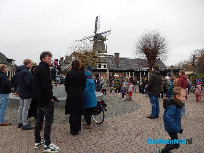 Warm welkom Sinterklaas in Hoonhorst, ondanks de kou - Foto: Willy