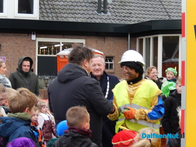 Warm welkom Sinterklaas in Hoonhorst, ondanks de kou - Foto: Willy