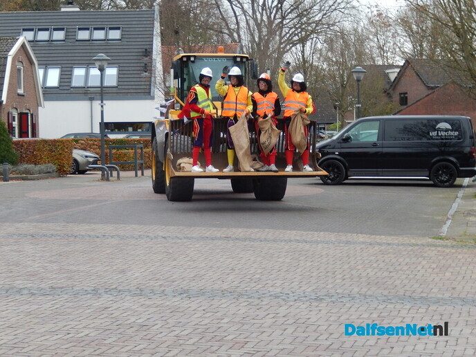 Warm welkom Sinterklaas in Hoonhorst, ondanks de kou - Foto: Willy
