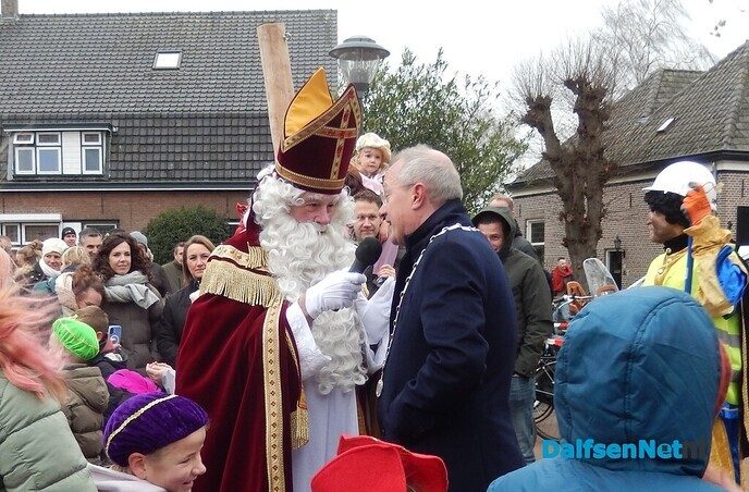 Warm welkom Sinterklaas in Hoonhorst, ondanks de kou - Foto: Willy