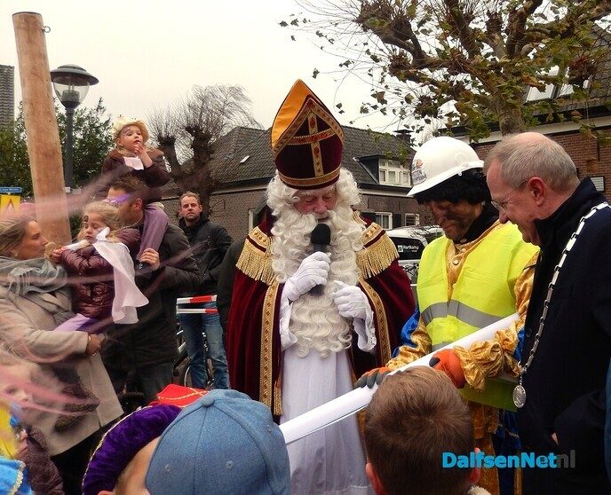 Warm welkom Sinterklaas in Hoonhorst, ondanks de kou - Foto: Willy