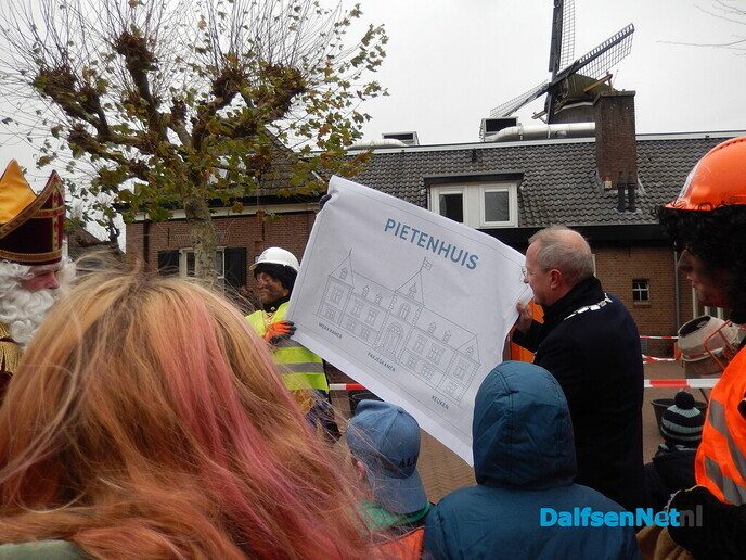Warm welkom Sinterklaas in Hoonhorst, ondanks de kou - Foto: Willy