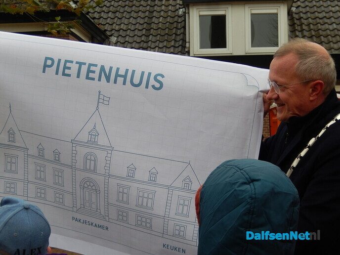 Warm welkom Sinterklaas in Hoonhorst, ondanks de kou - Foto: Willy