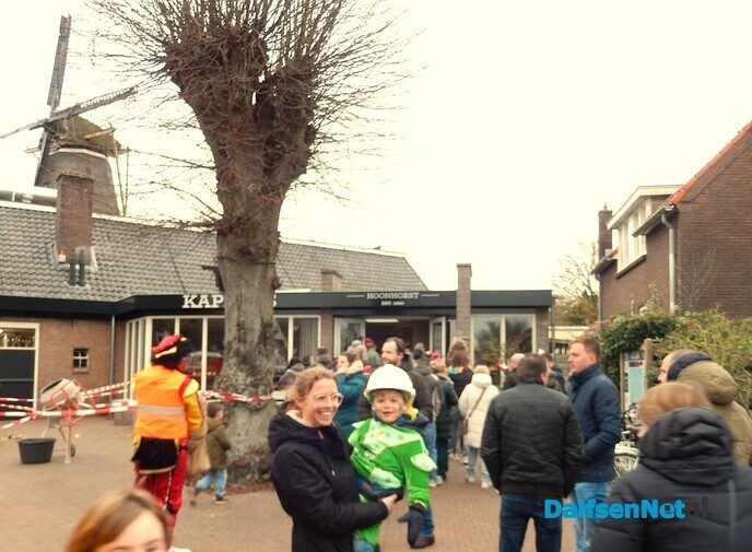 Warm welkom Sinterklaas in Hoonhorst, ondanks de kou - Foto: Willy