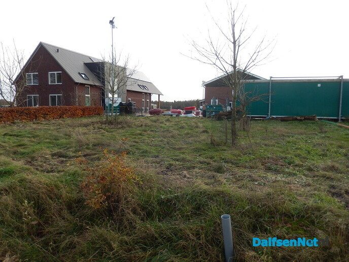 Enorm veel animo met helpen planten bij aanleg voedselbos - Foto: Willy