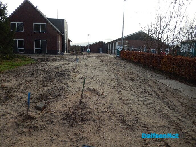 Enorm veel animo met helpen planten bij aanleg voedselbos - Foto: Willy