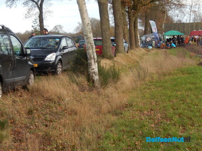 Enorm veel animo met helpen planten bij aanleg voedselbos - Foto: Willy