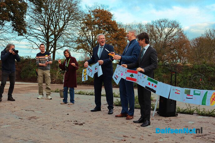 “Verbinding heeft overwonnen”, feestelijk wordt het AZC van Dalfsen geopend - Foto: Art de Ruiter