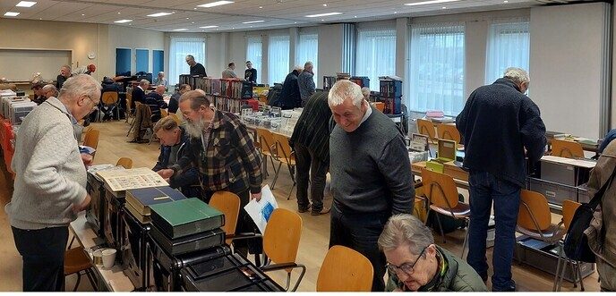 Enorme belangstelling voor de postzegelbeurs - Foto: Ingezonden foto
