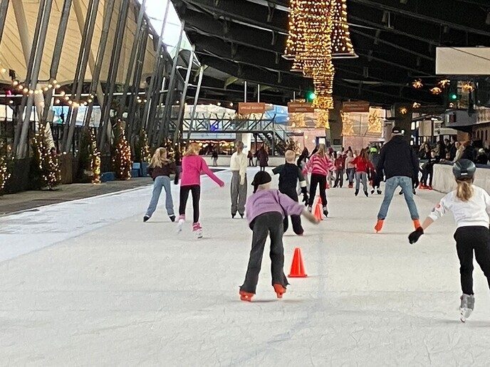Dalfser schooljeugd geniet van schaatsmiddag - Foto: Ingezonden foto