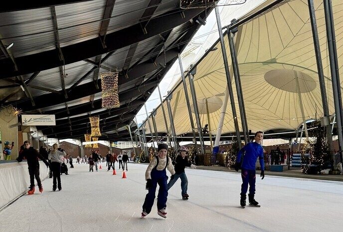 Dalfser schooljeugd geniet van schaatsmiddag - Foto: Ingezonden foto