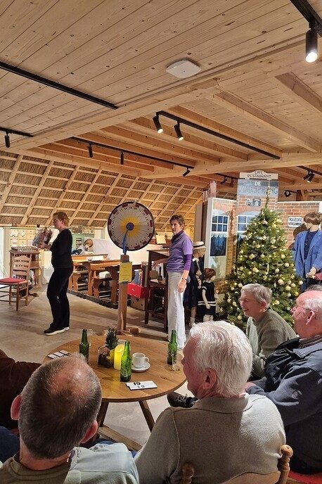 Sjoelen, schieten en blikgooien, het kon niet op gisteravond - Foto: Femmie Smink