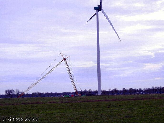 Kijkje bij de windturbine in Nieuwleusen.