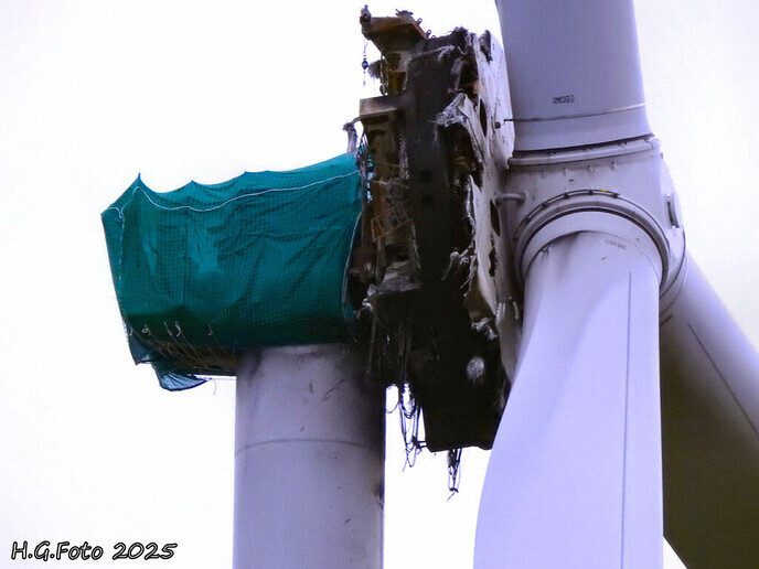 Kijkje bij de windturbine in Nieuwleusen.