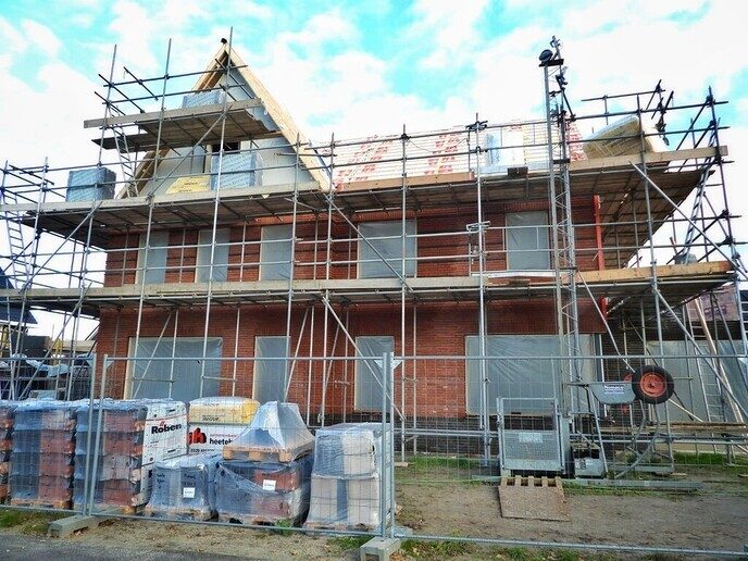 Er wordt volop gebouwd in Nieuwleusen - Foto: Femmie Smink