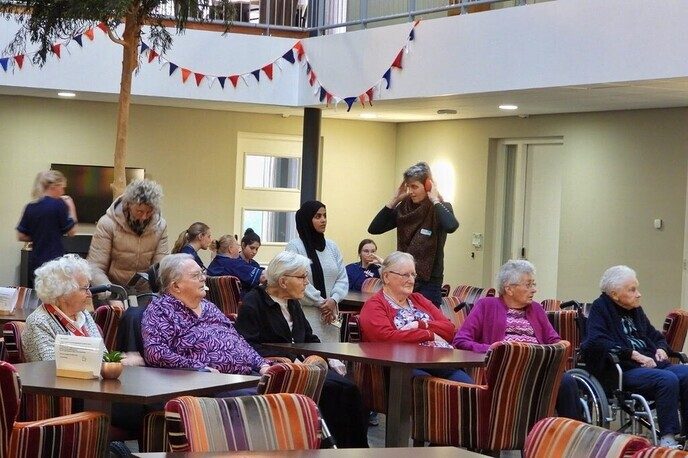 Bewoners van de Hulstkampen genoten - Foto: Femmie Smink