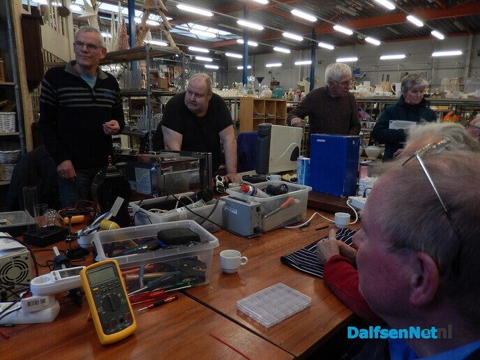Laatste repaircafé dit jaar: vandaag geld in versnipperraar - Foto: Willy
