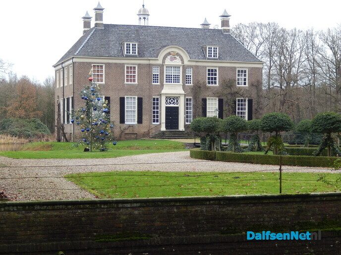 Tuin huize Den Berg mooi versierd - Foto: Willy