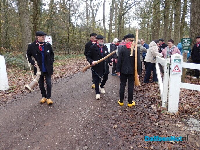 De Dalfser midwinterhoornblazers waren weer actief - Foto: Willy