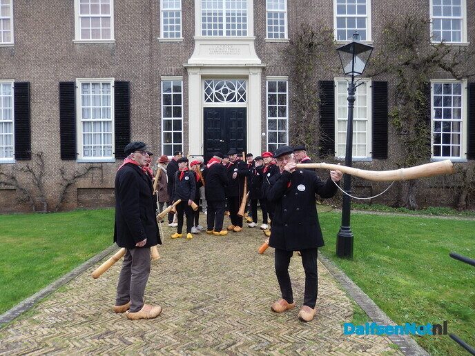 De Dalfser midwinterhoornblazers waren weer actief - Foto: Willy