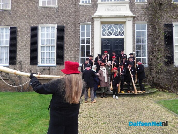 De Dalfser midwinterhoornblazers waren weer actief - Foto: Willy