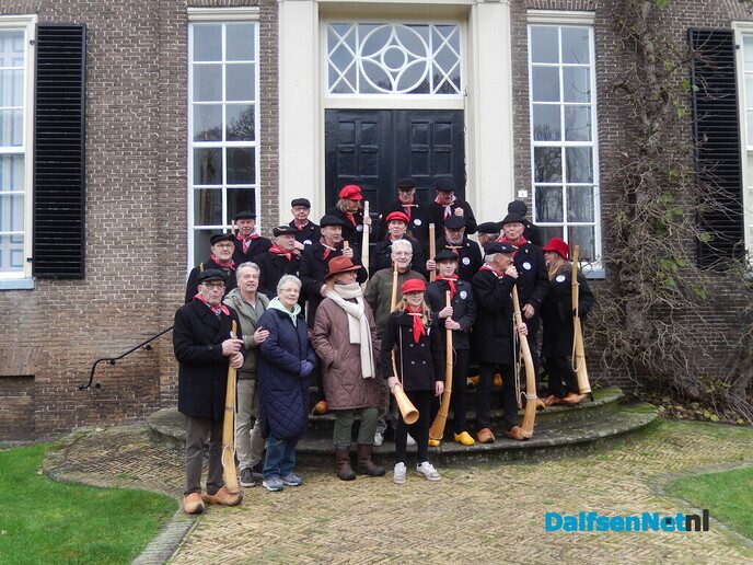 De Dalfser midwinterhoornblazers waren weer actief - Foto: Willy