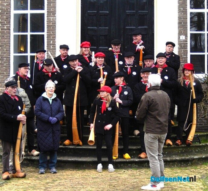 De Dalfser midwinterhoornblazers waren weer actief - Foto: Willy
