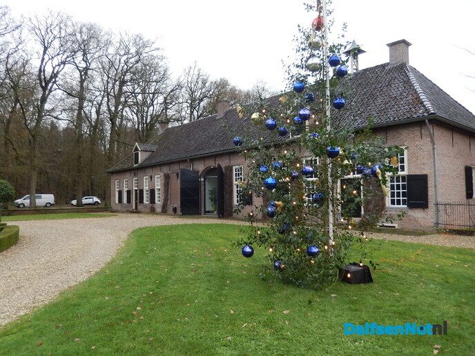Tuin huize Den Berg mooi versierd - Foto: Willy