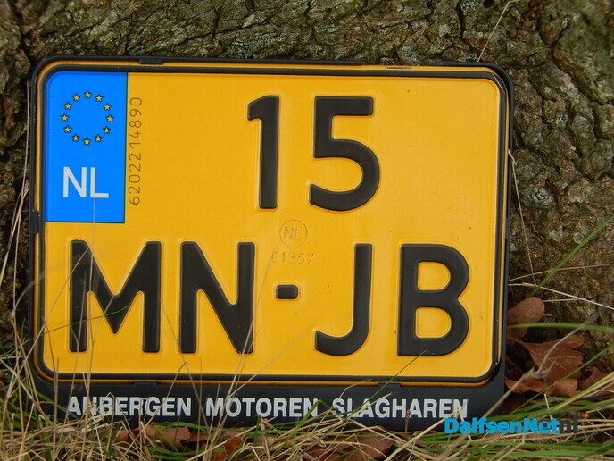 Motor kentekenplaat gevonden - Foto: Willy