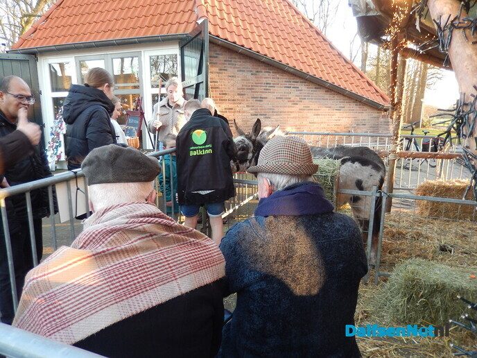 Zeer sfeervolle kerstmarkt in Nieuwleusen (serie foto’s) - Foto: Willy